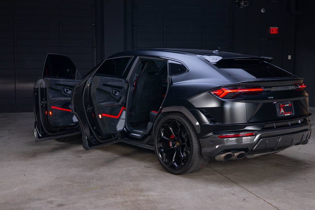 Used 2024 Lamborghini Urus Performante AWD/4WD image 25