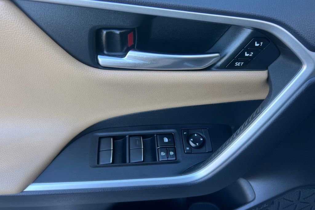 Certified 2020 Toyota RAV4 Limited image 13