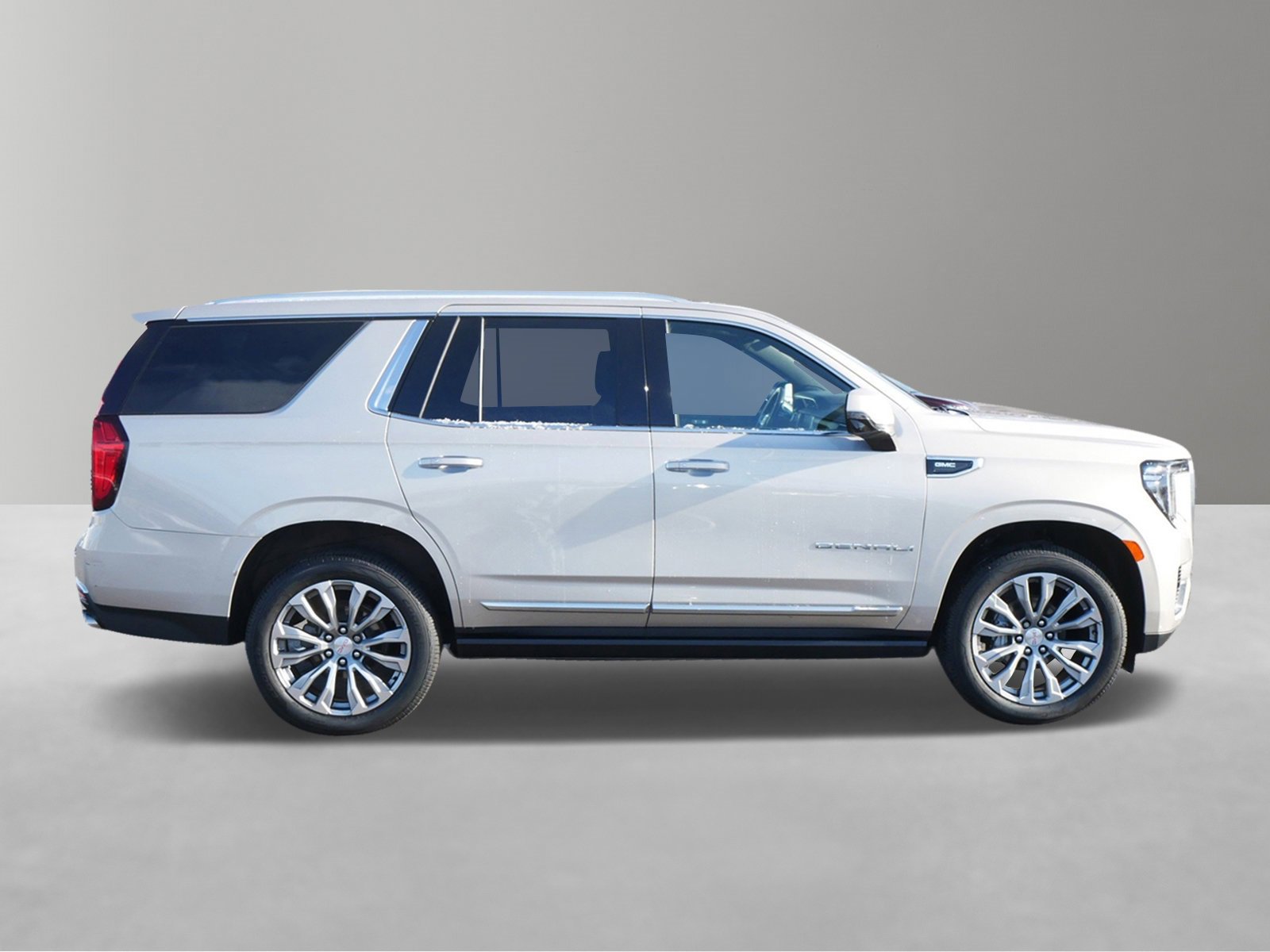 Used 2021 GMC Yukon Denali w/ Denali Premium Package image 5