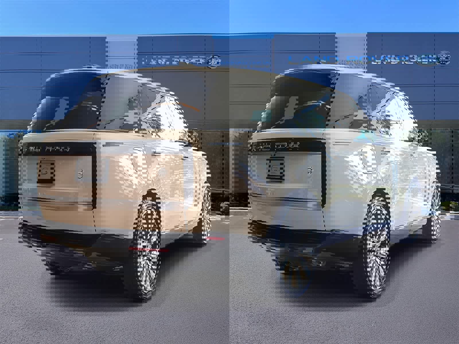 New 2024 Land Rover Range Rover SV image 5