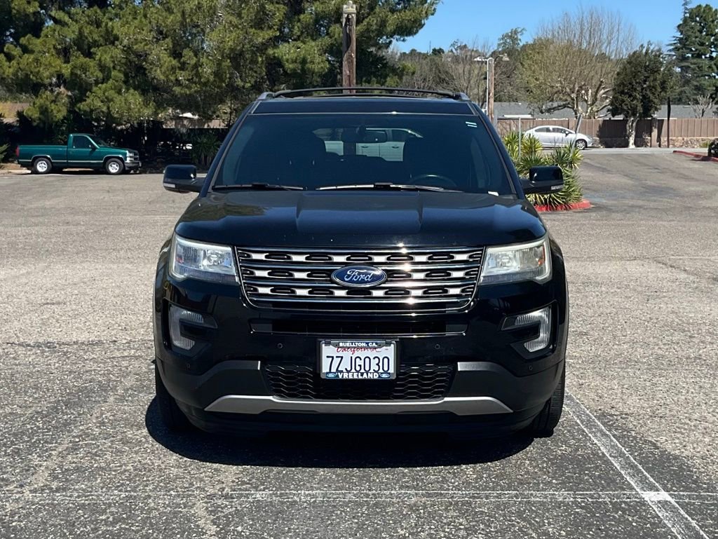 Used 2017 Ford Explorer XLT w/ Equipment Group 202A image 8