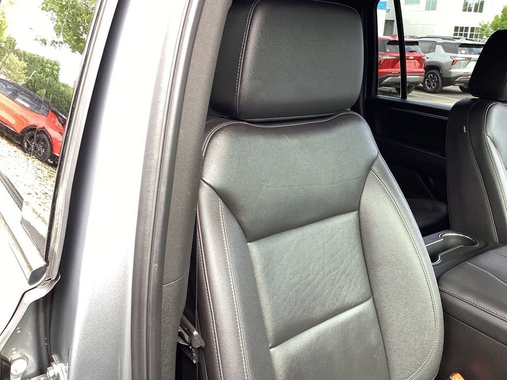 Used 2025 Chevrolet Suburban Z71 AWD/4WD image 19