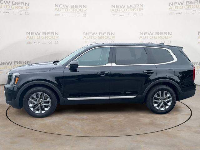 Used 2023 Kia Telluride LX FWD image 2