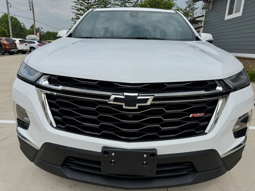 Used 2023 Chevrolet Traverse RS image 3