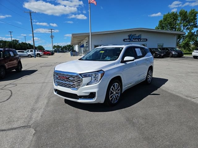 Used 2024 GMC Terrain Denali w/ Denali Premium Package AWD/4WD image 2