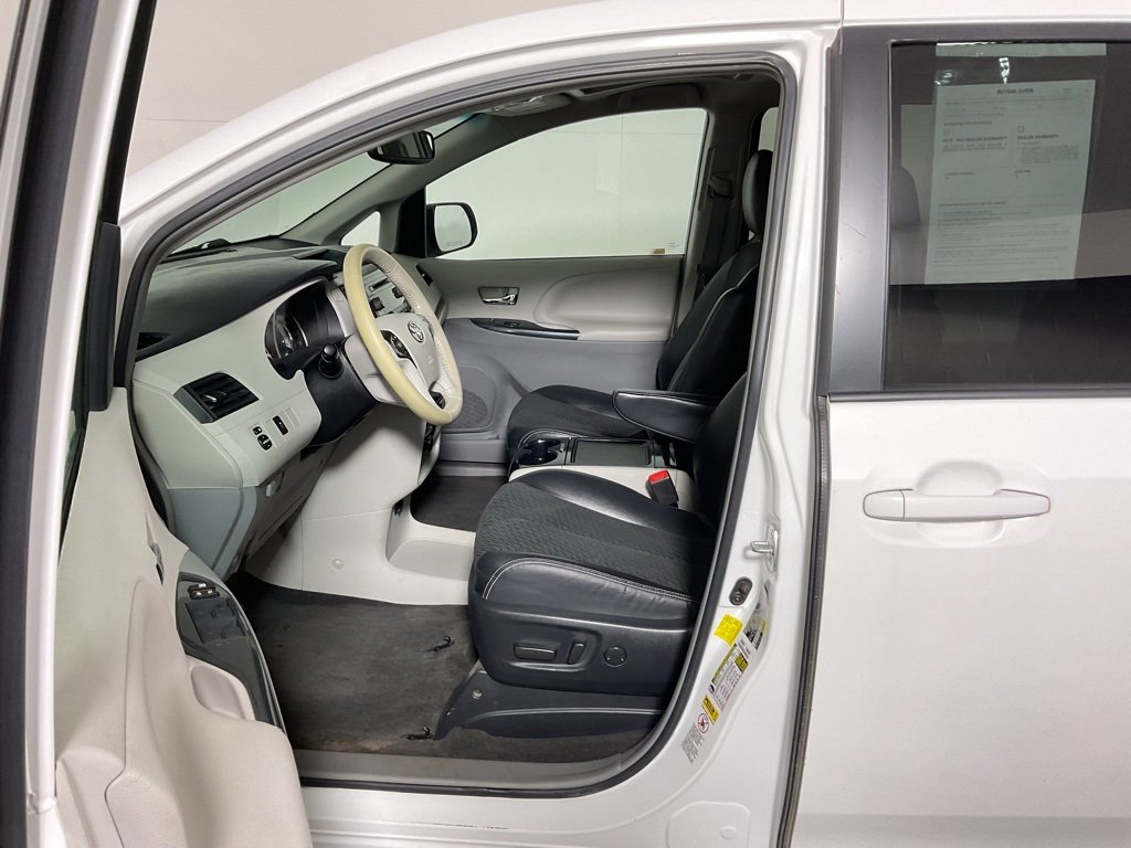 Used 2012 Toyota Sienna SE image 14