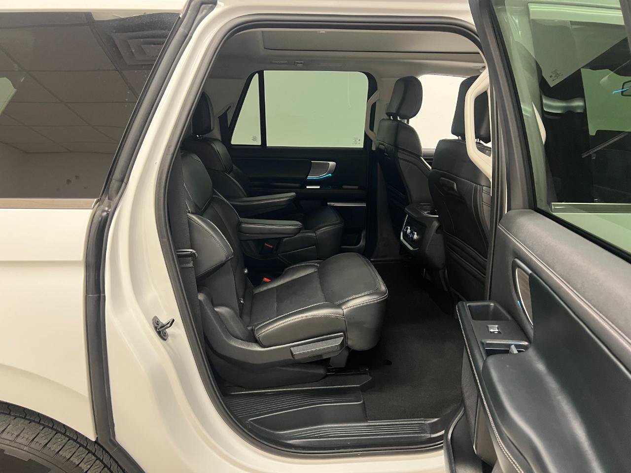 Used 2025 Ford Expedition Max Platinum AWD/4WD image 29