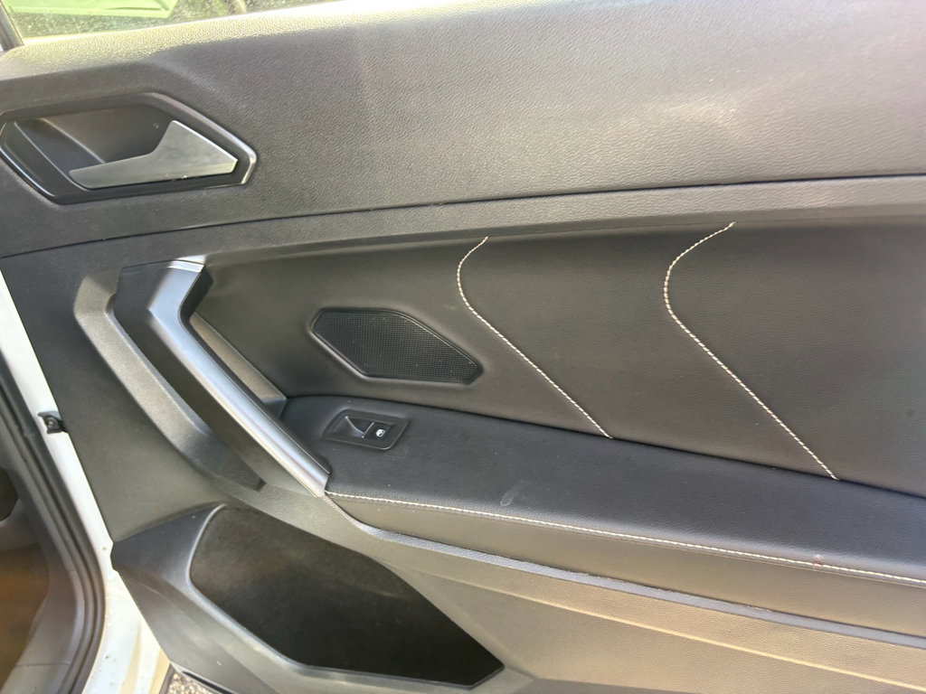 Used 2022 Volkswagen Tiguan SE w/ Panoramic Sunroof Package FWD image 26