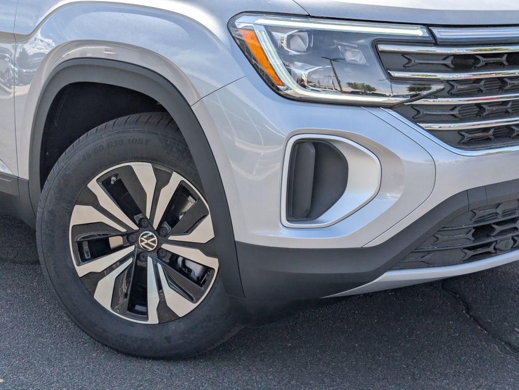 Used 2025 Volkswagen Atlas SE image 2