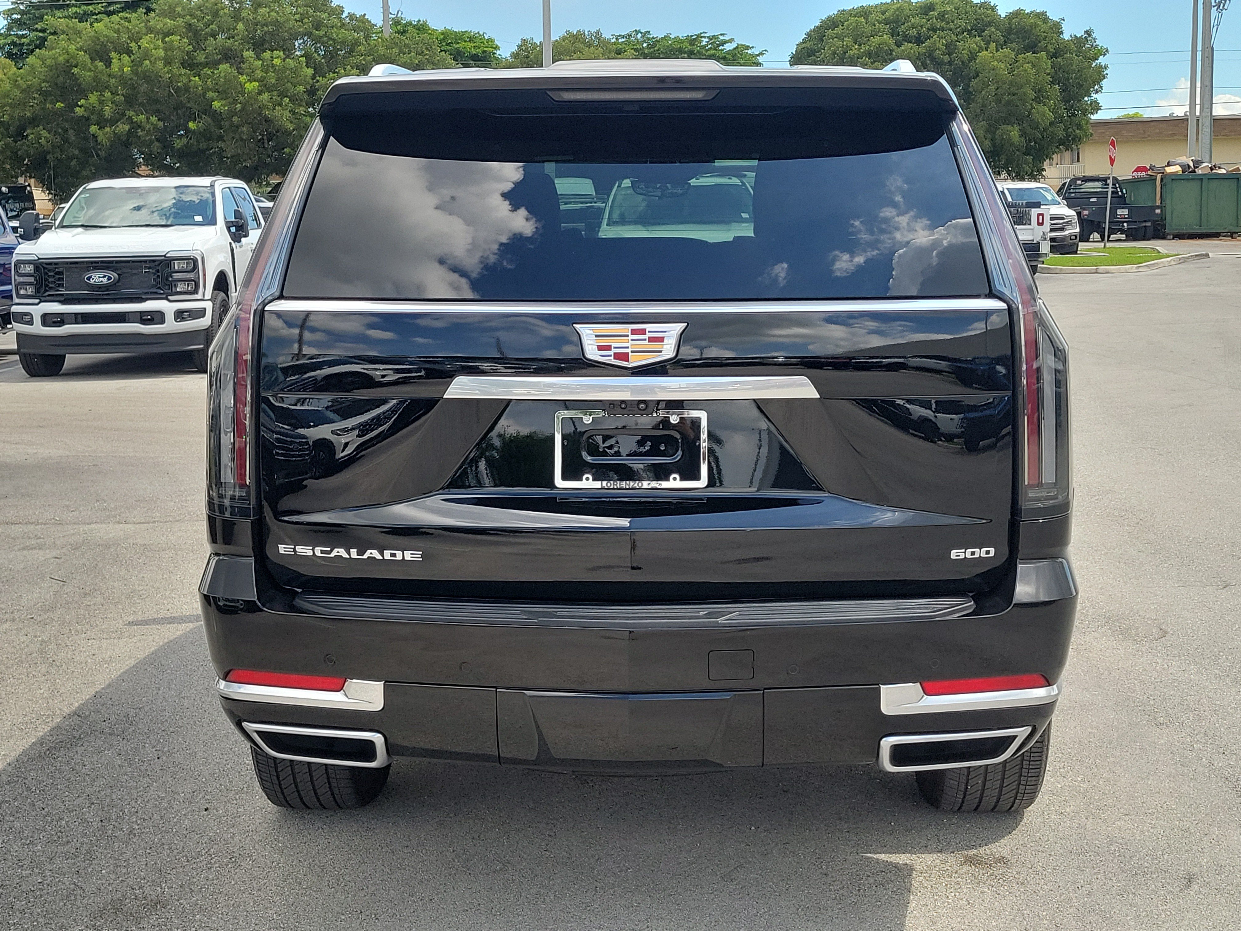 Used 2025 Cadillac Escalade Premium Luxury w/ Touring Package AWD/4WD image 6