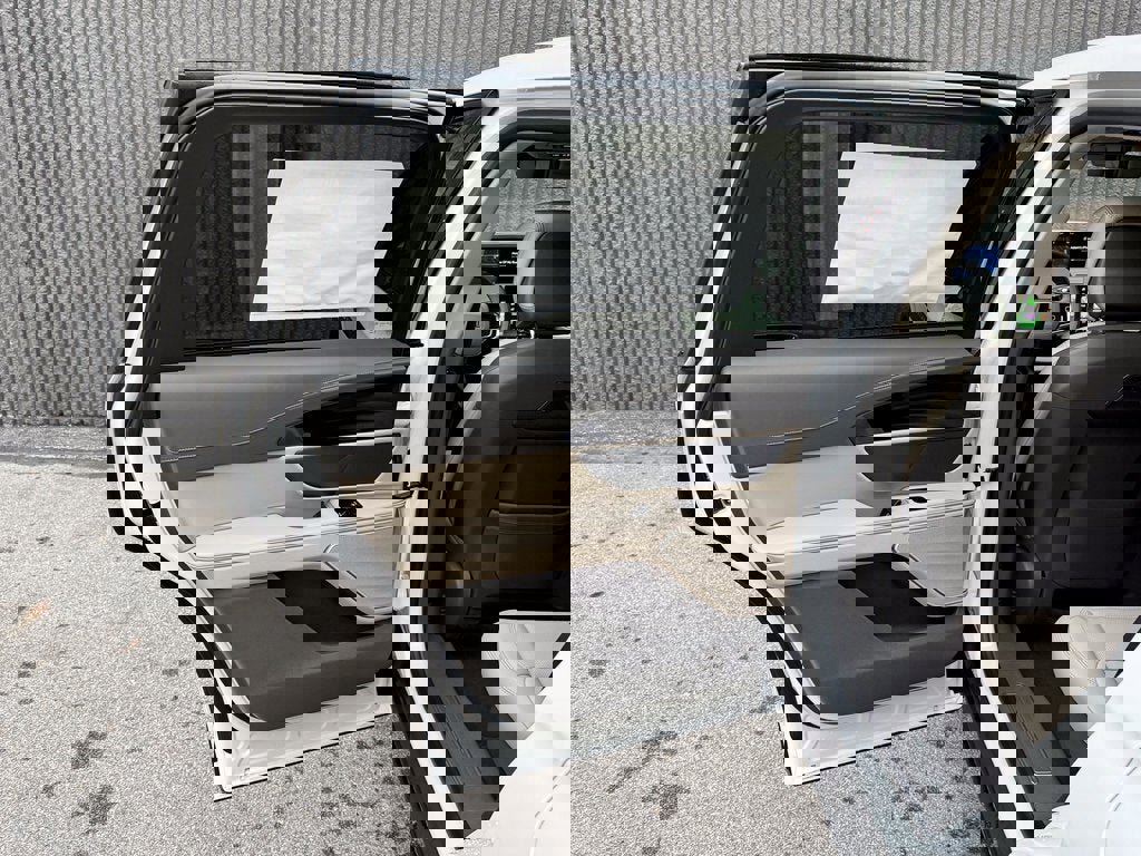 New 2025 Lincoln Nautilus Premier w/ Jet Appearance Package image 14