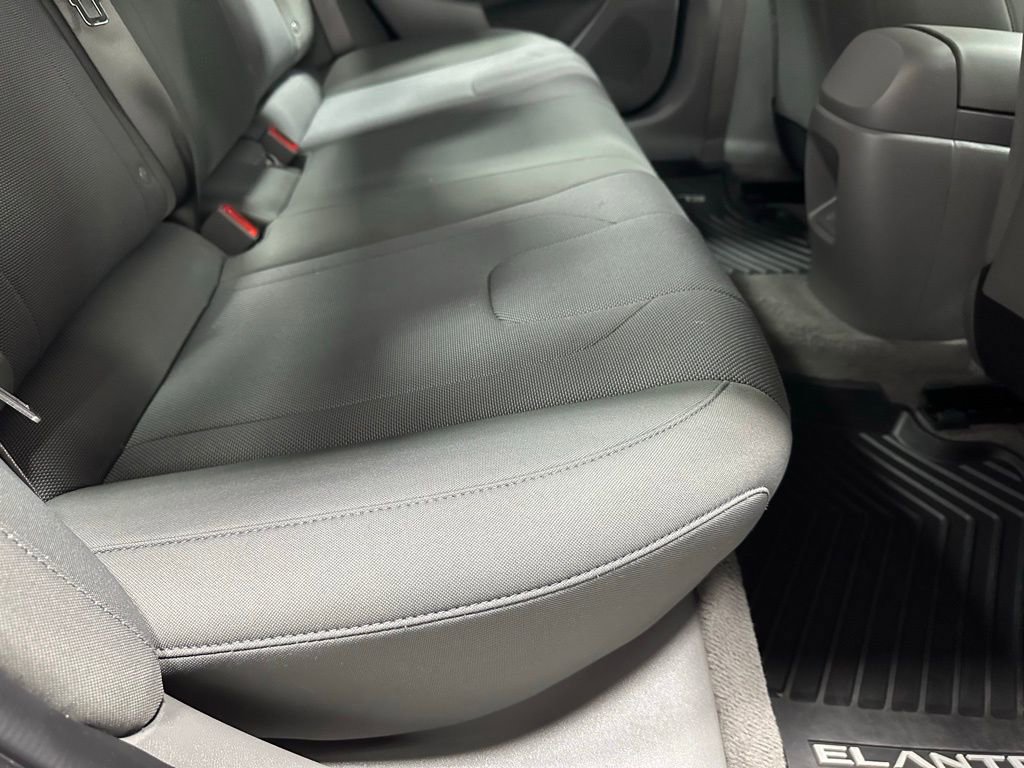 Used 2025 Hyundai Elantra SE FWD image 48