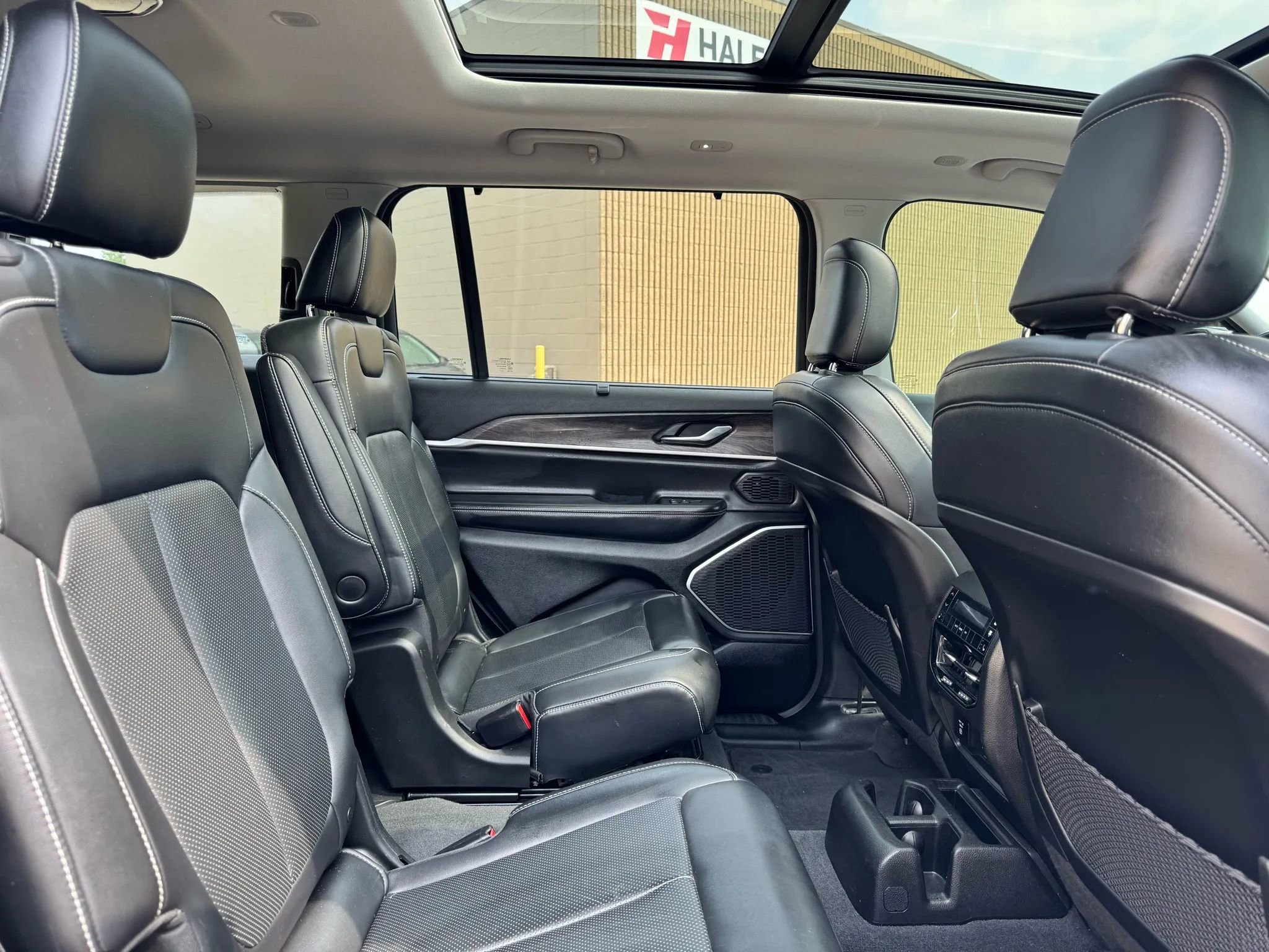 Used 2021 Jeep Grand Cherokee L Limited w/ Luxury Tech Group II image 32