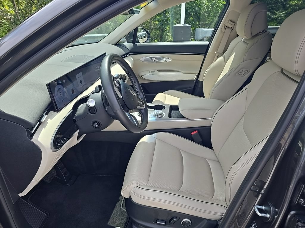 Used 2026 Genesis GV70 2.5T Advanced AWD/4WD image 9