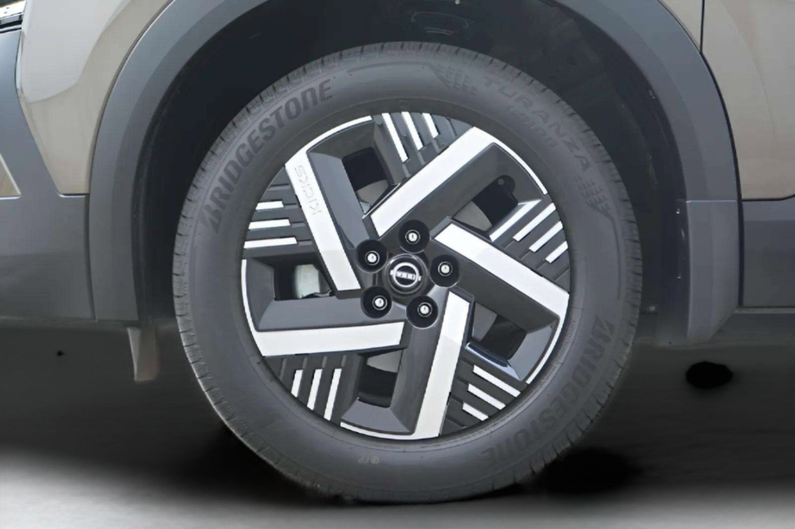 Used 2025 Nissan Kicks SV image 50