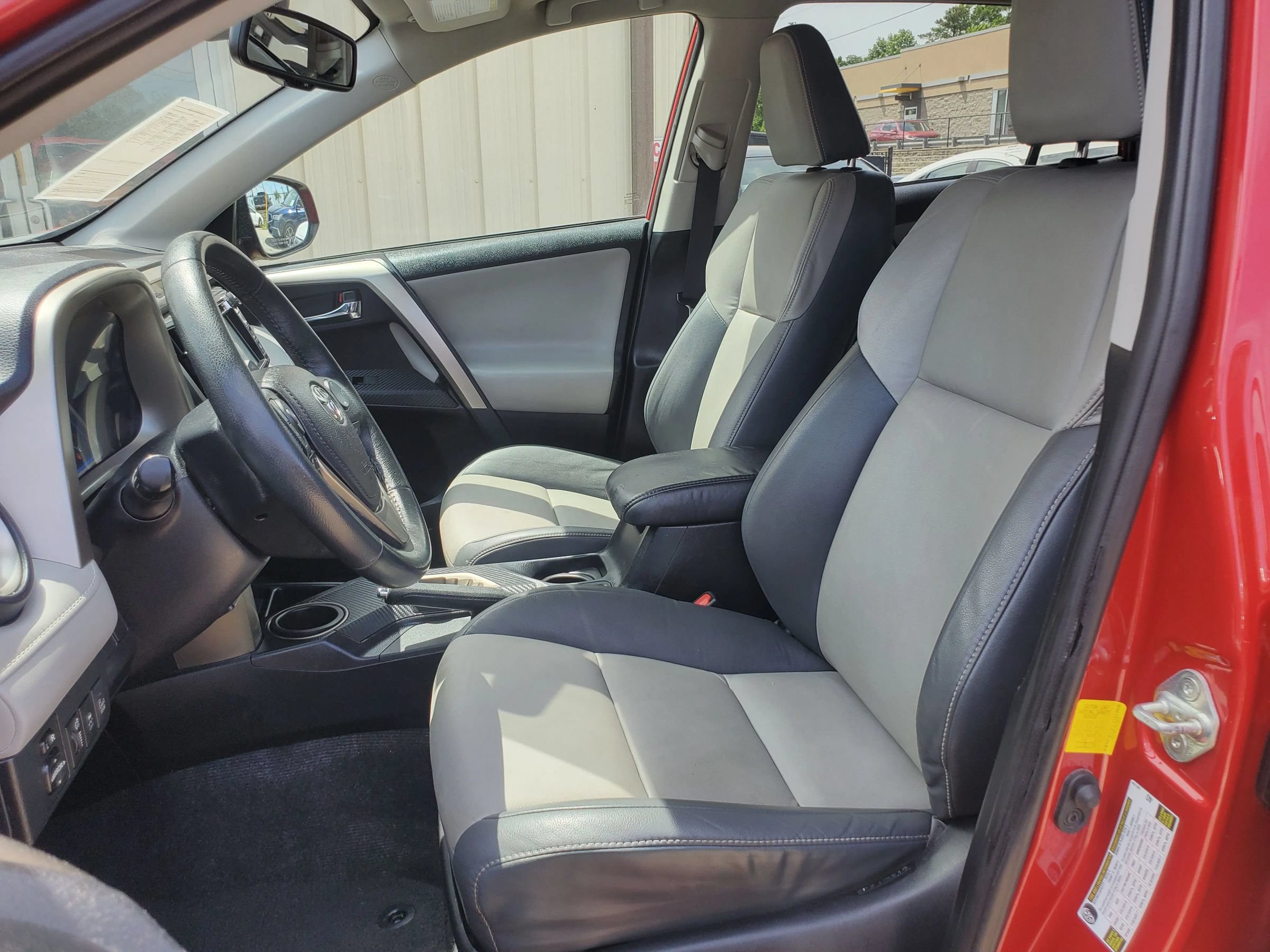 Used 2015 Toyota RAV4 Limited w/ Technology Package FWD image 27