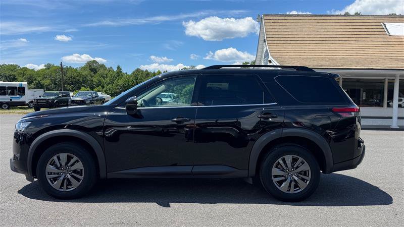 Used 2024 Nissan Pathfinder SV AWD/4WD image 7