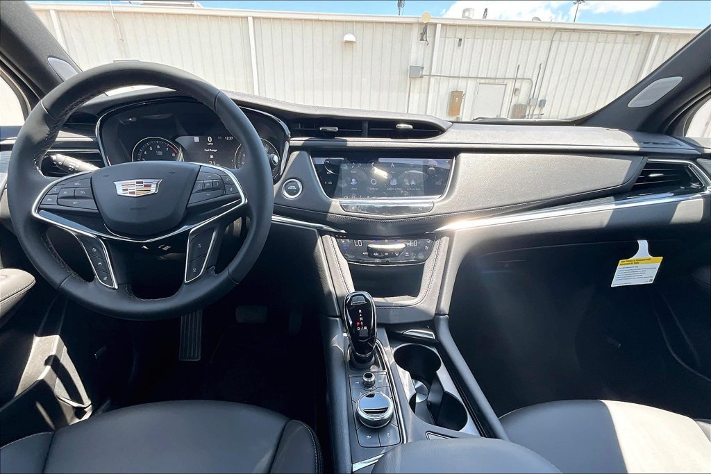 New 2025 Cadillac XT5 Premium Luxury w/ Technology Package FWD image 6