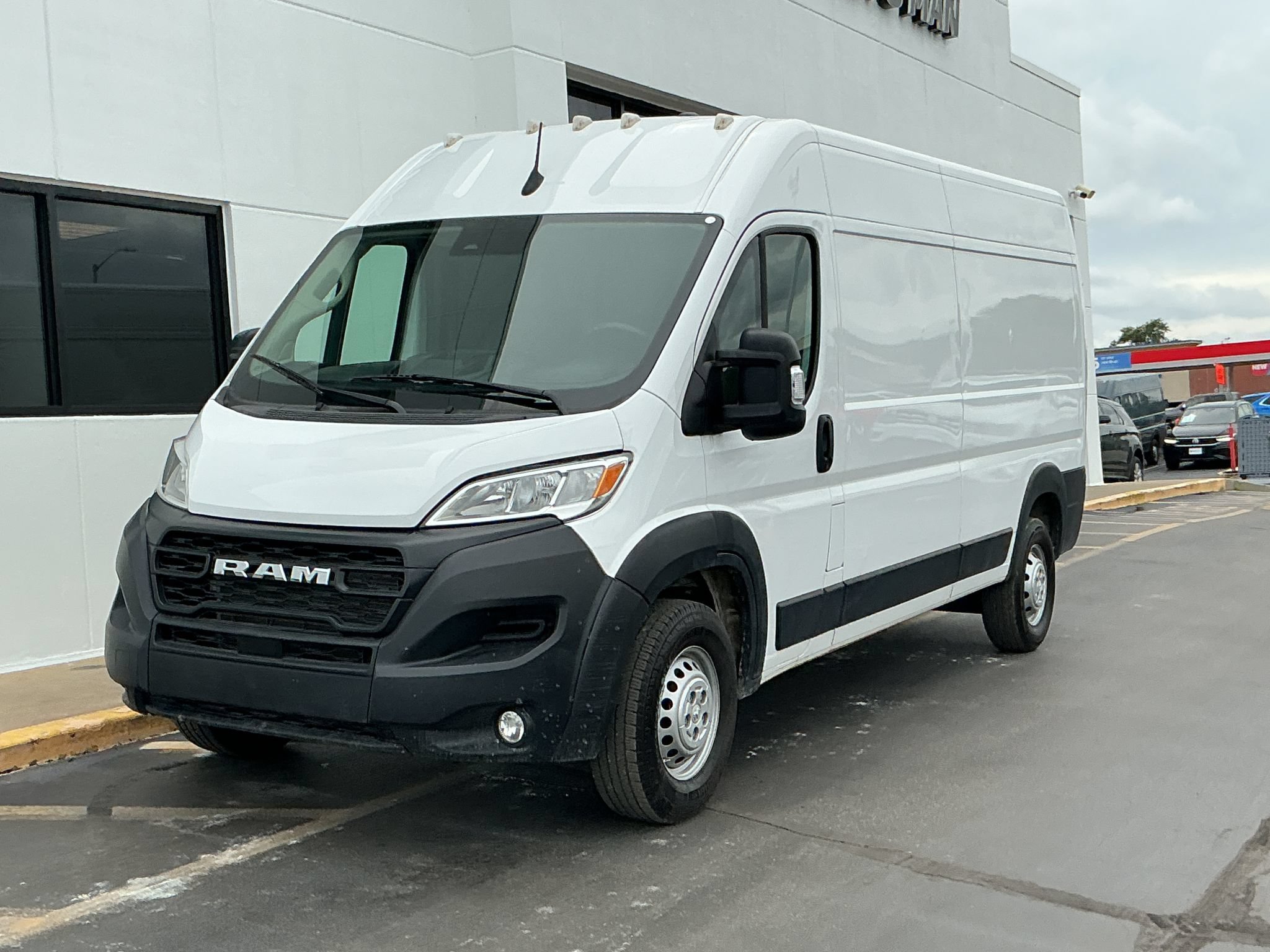 Used 2025 RAM ProMaster 2500 w/ Convenience Group FWD image 4