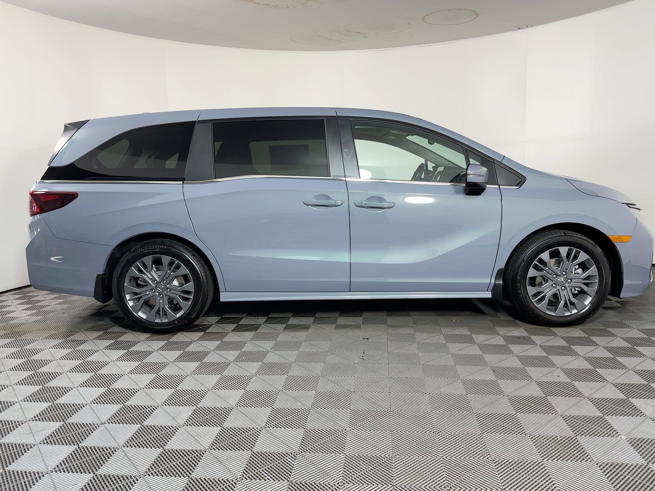 New 2026 Honda Odyssey Touring image 7