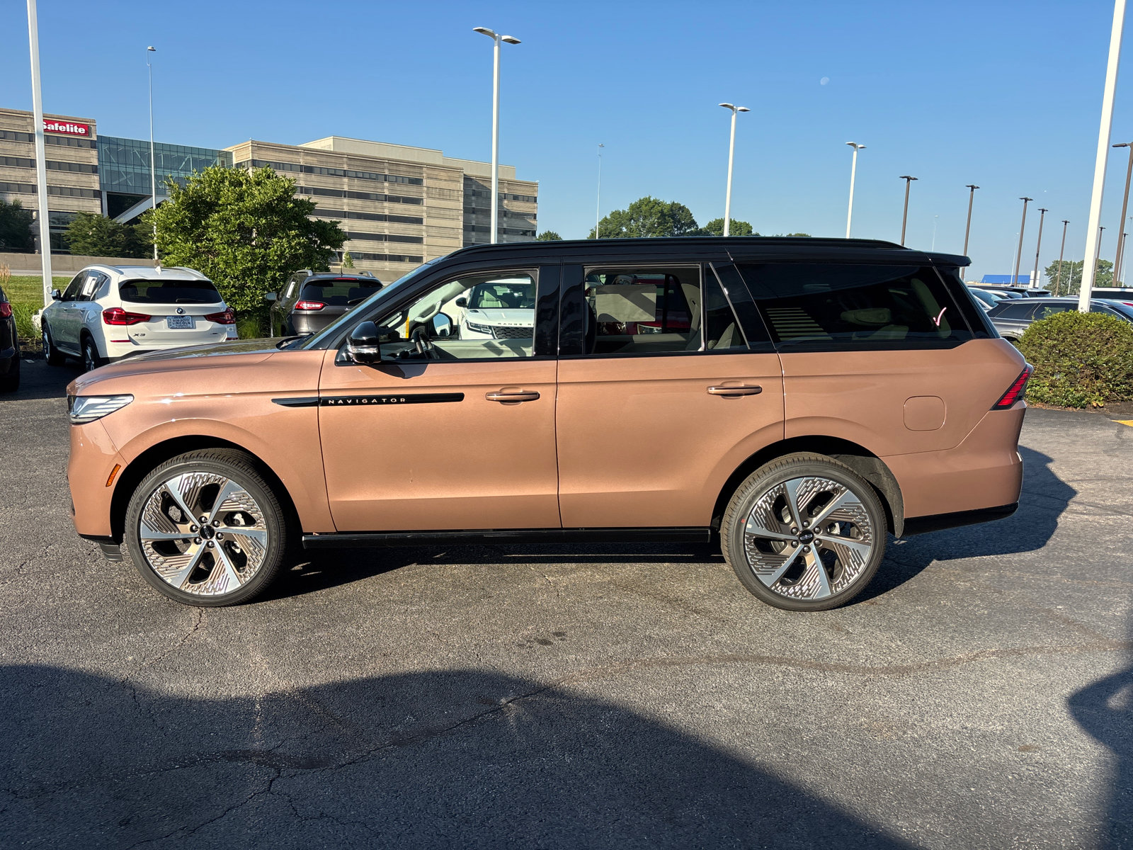 New 2026 Lincoln Navigator Black Label w/ Black Label Special Edition AWD/4WD image 4