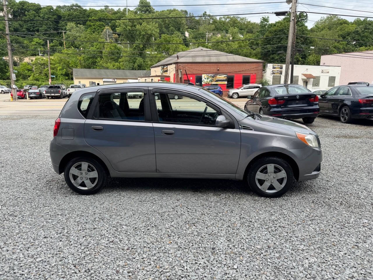 Used 2010 Chevrolet Aveo5 LT w/ Power and Convenience Package FWD image 7