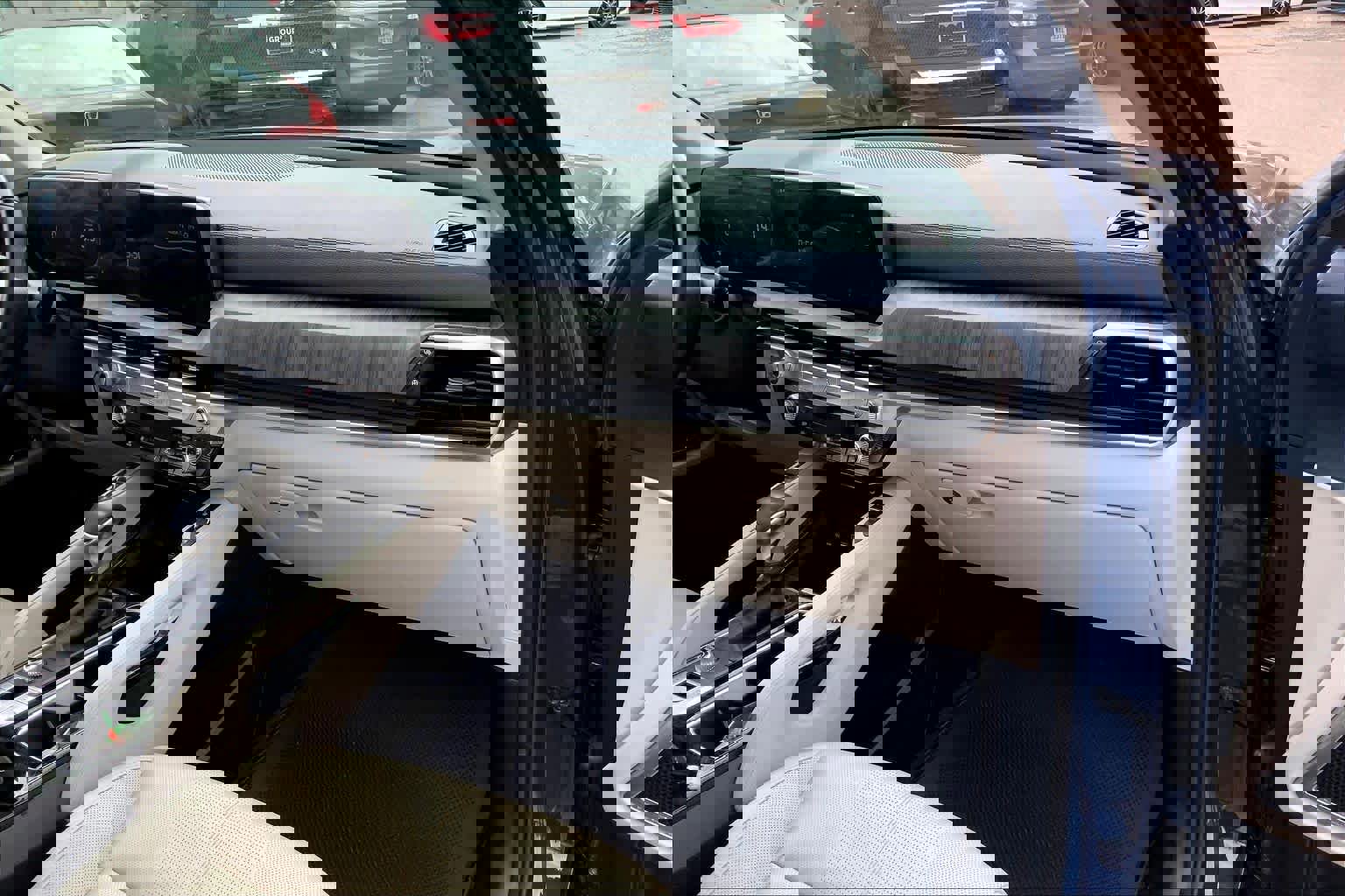 Used 2023 Kia Telluride EX w/ EX Captain's Chair Package image 17