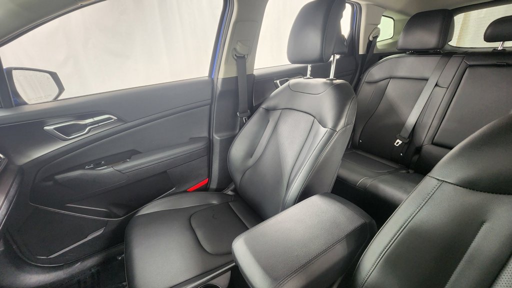 Used 2025 Kia Sportage EX AWD/4WD image 13