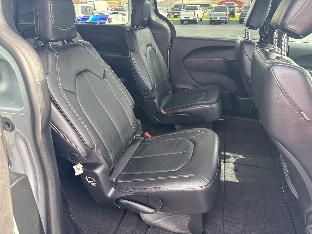 Used 2022 Chrysler Pacifica Touring-L w/ S Appearance Package image 14