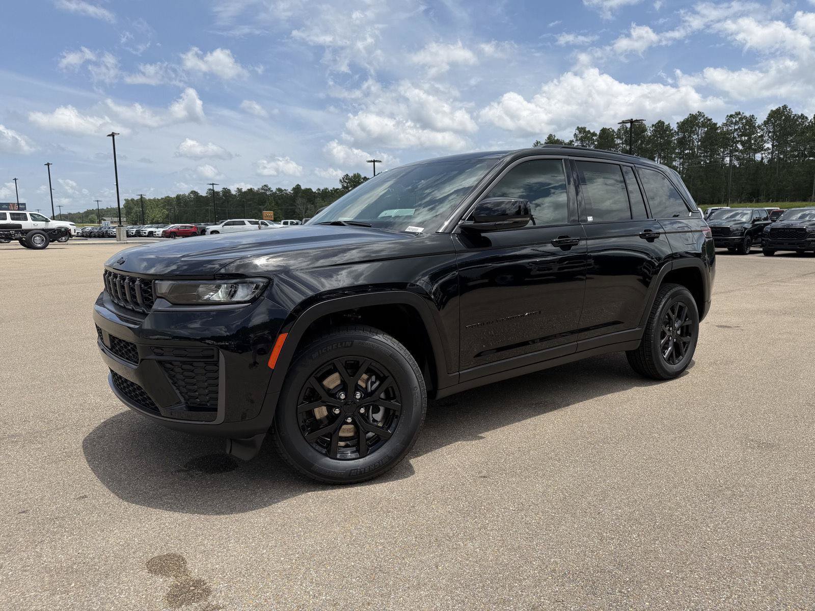 New 2026 Jeep Grand Cherokee Altitude RWD image 1