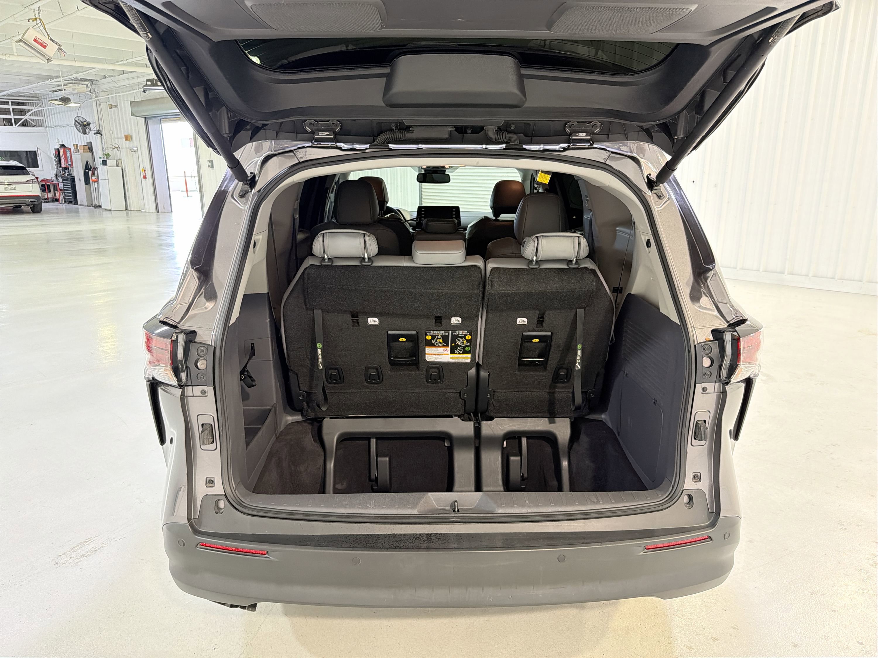 Used 2023 Toyota Sienna XLE image 28