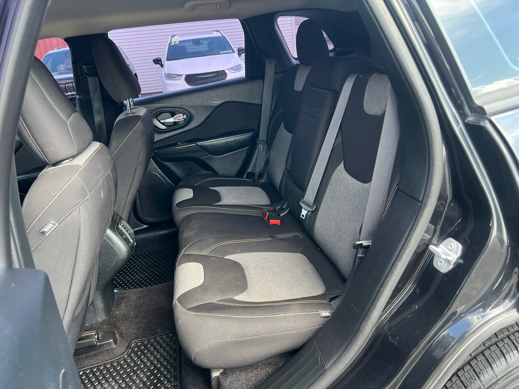 Used 2016 Jeep Cherokee Sport w/ Cold Weather Group image 14