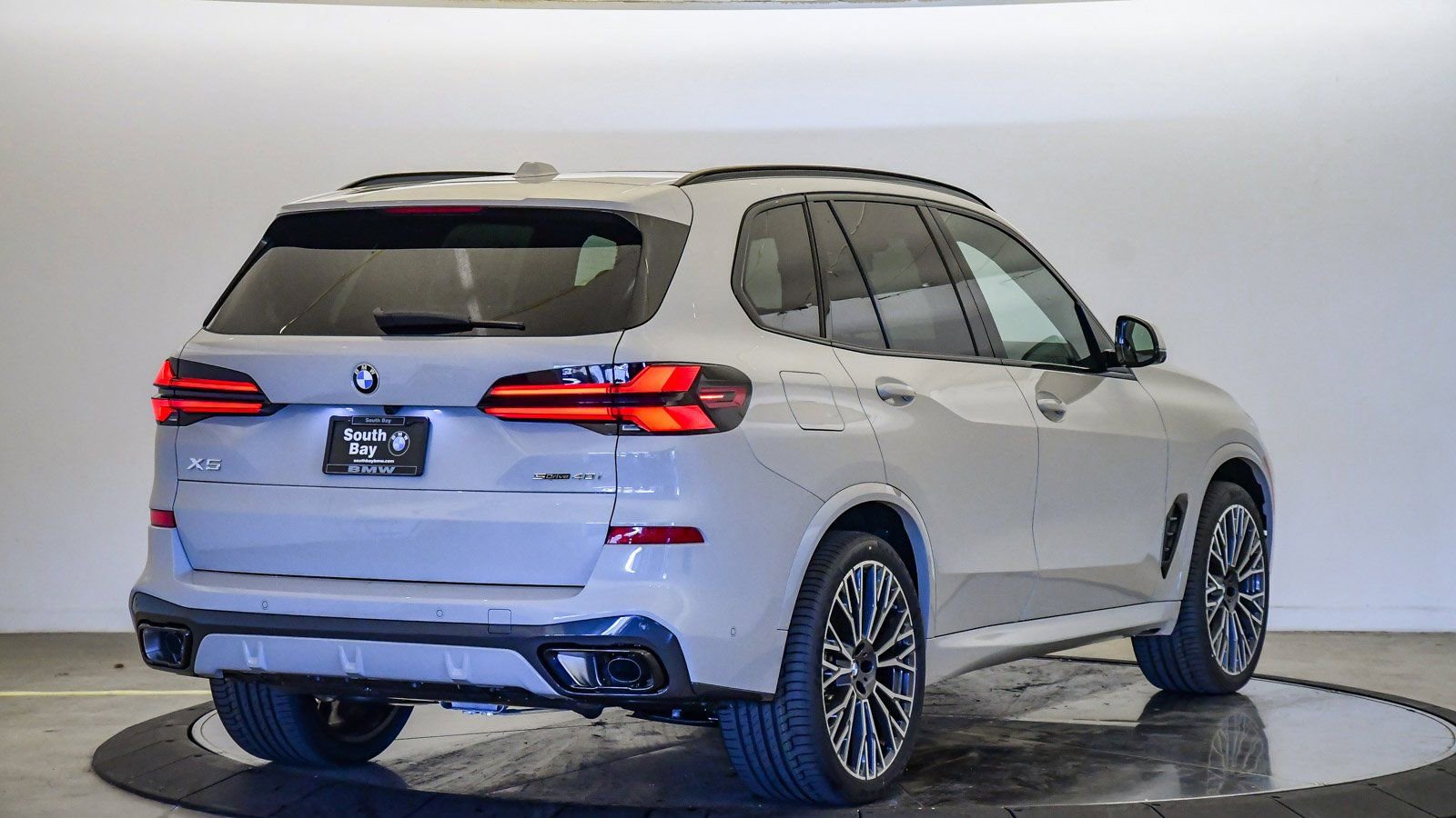 New 2026 BMW X5 sDrive40i w/ M Sport Package RWD image 5