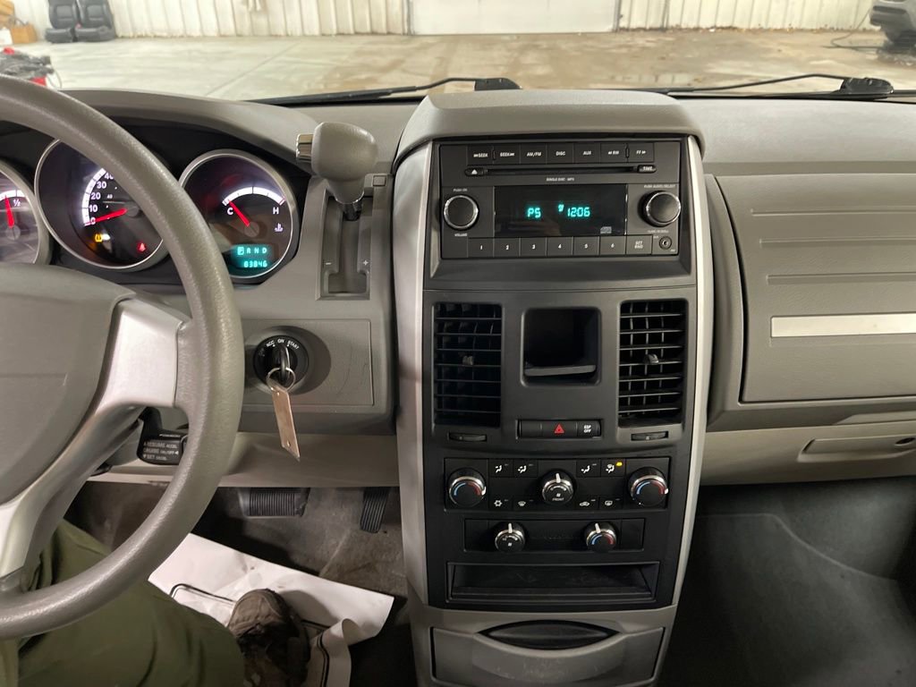 Used 2010 Dodge Grand Caravan SE image 18