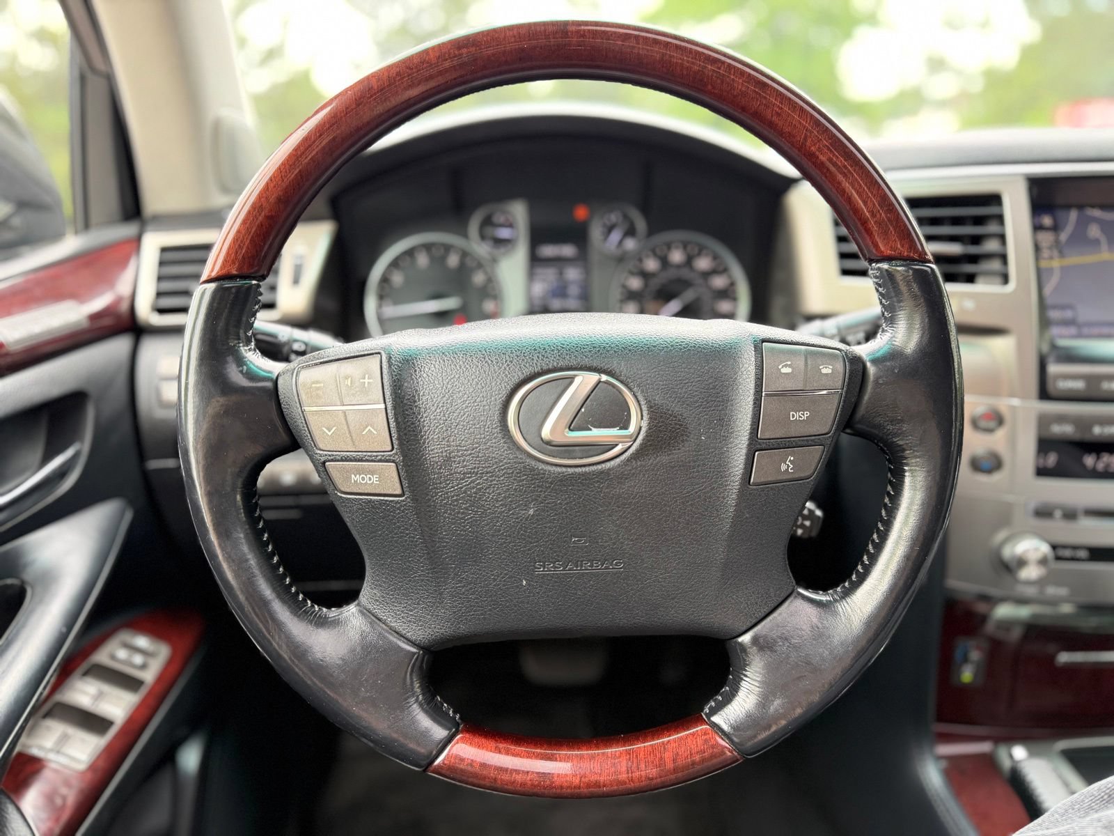 Used 2015 Lexus LX 570 4WD w/ Luxury Package image 23
