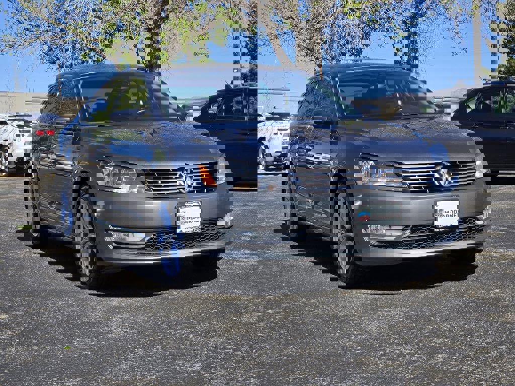 Used 2014 Volkswagen Passat TDI SEL Premium image 2