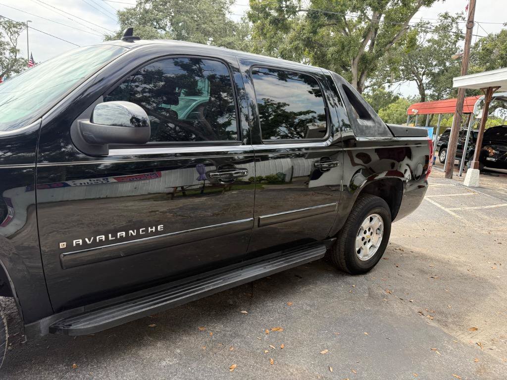 Used 2007 Chevrolet Avalanche LT AWD/4WD image 9