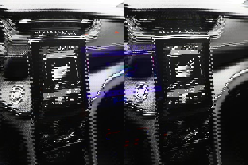 Used 2025 Jeep Grand Cherokee L Laredo image 21