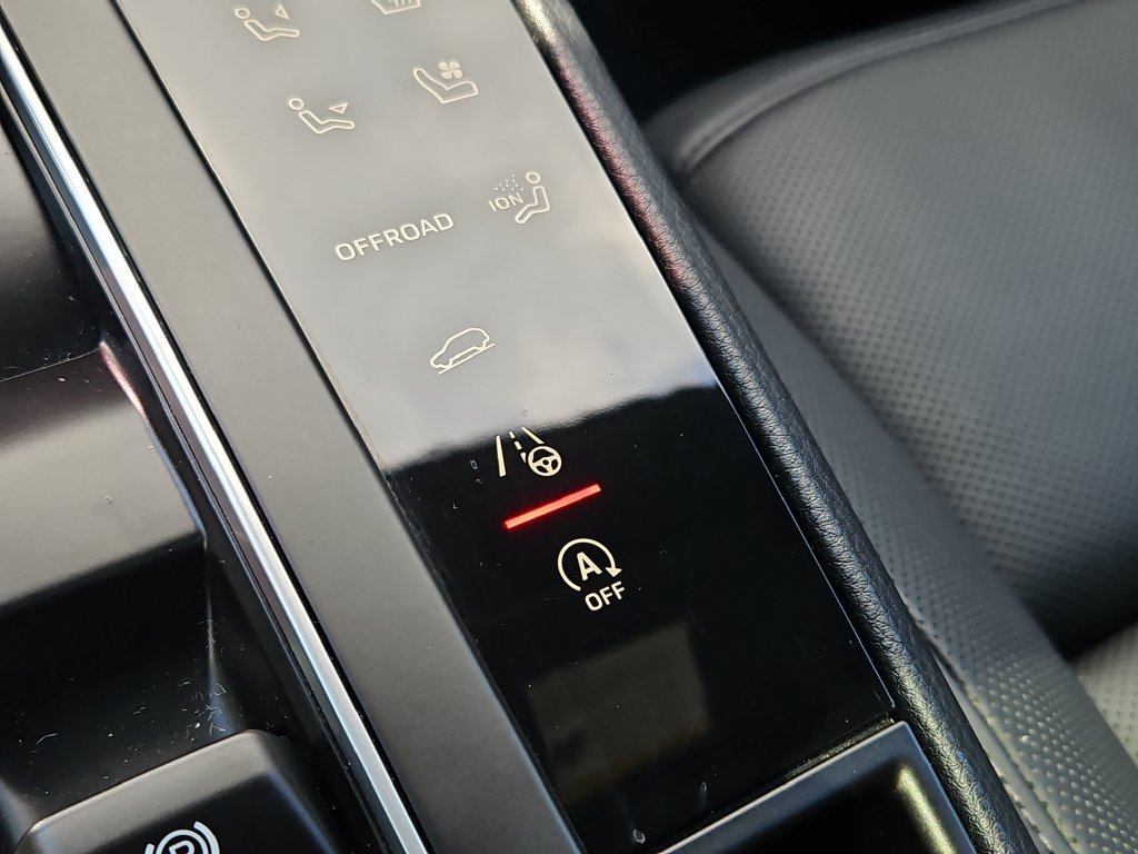 Certified 2026 Porsche Macan AWD/4WD image 21
