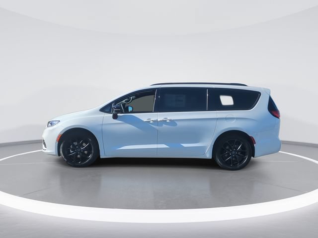 New 2026 Chrysler Pacifica Select w/ S Appearance Package FWD image 5