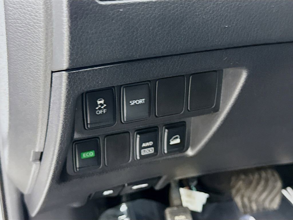 Used 2016 Nissan Rogue S image 18