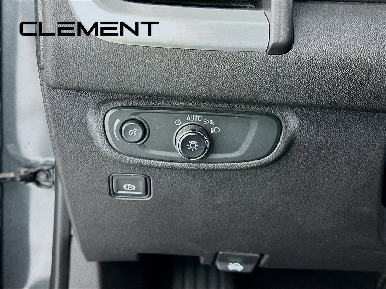 Used 2021 GMC Terrain SLE w/ Driver Convenience Package image 14