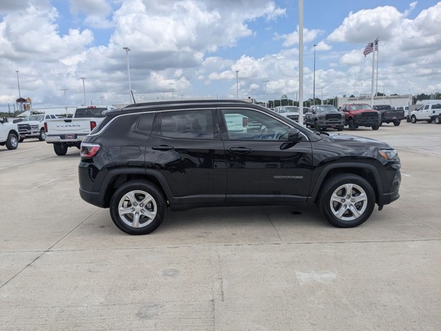 Used 2023 Jeep Compass Latitude AWD/4WD image 4