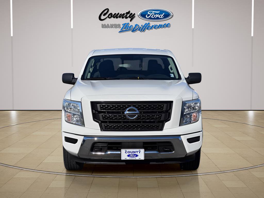 Used 2022 Nissan Titan SV image 12