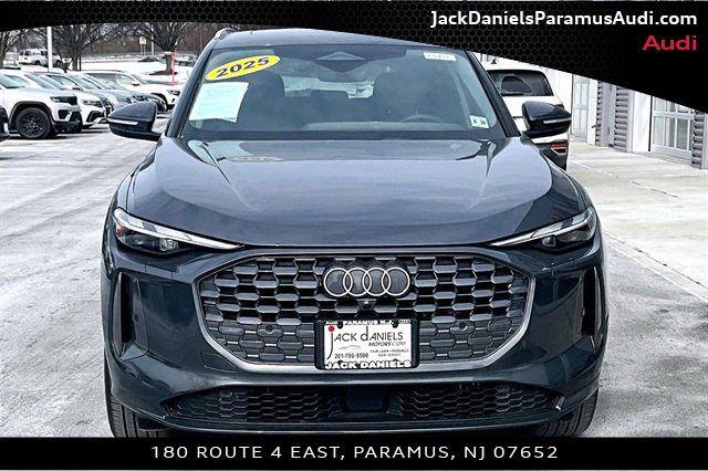 Used 2025 Audi Q5 Premium w/ Convenience Package image 3