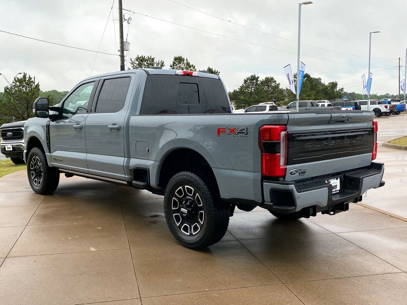 Used 2025 Ford F250 Platinum w/ FX4 Off-Road Package image 4