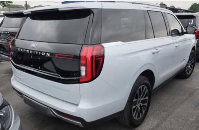 Used 2025 Ford Expedition Platinum AWD/4WD image 5