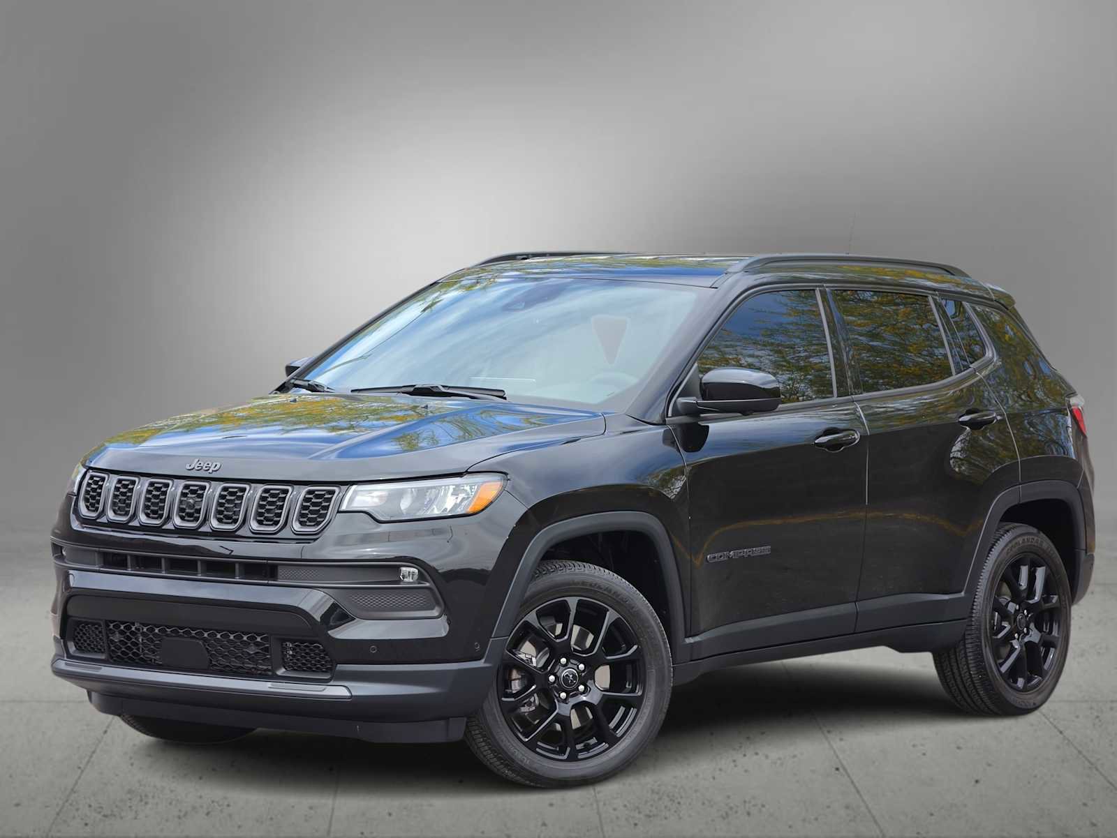 Used 2025 Jeep Compass Latitude w/ Convenience Group AWD/4WD image 1
