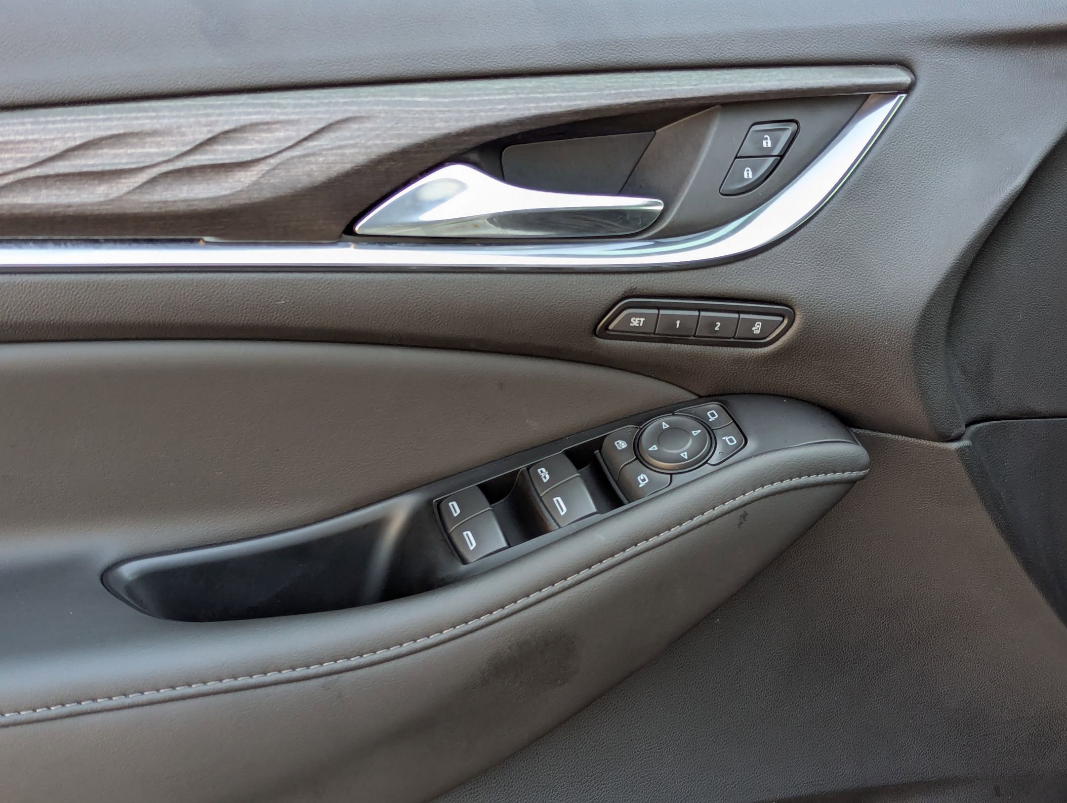 Used 2024 Buick Enclave Avenir w/ Avenir Technology Package image 12