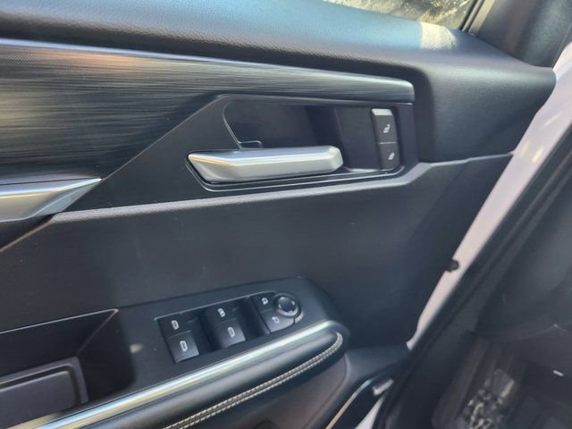 Used 2025 GMC Acadia Elevation image 11